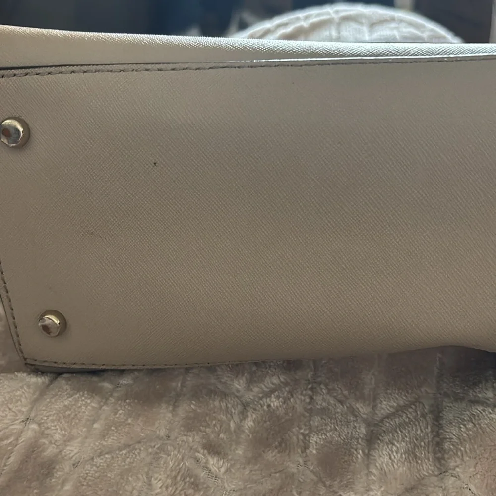 Kate Spade purse. This is a purse that can be rehabbed. - Picture 4 of 16